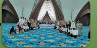 Jamaah YSMB dalam kegiatan bersama di Masjid Al Jabbar